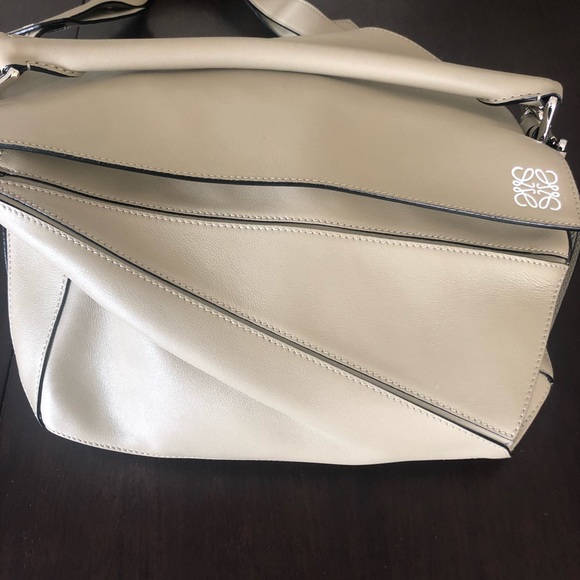 MEDIUM Loewe Puzzle Leather Shoulder Bag (Stone) - Picture 2 of 8